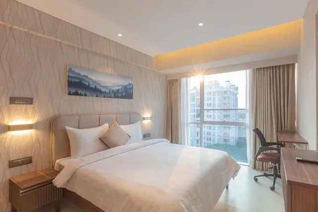 غرفة بريميوم مفردة بشرفة، AR Suites Jewels Royale - Koregaon Park NX 2/2