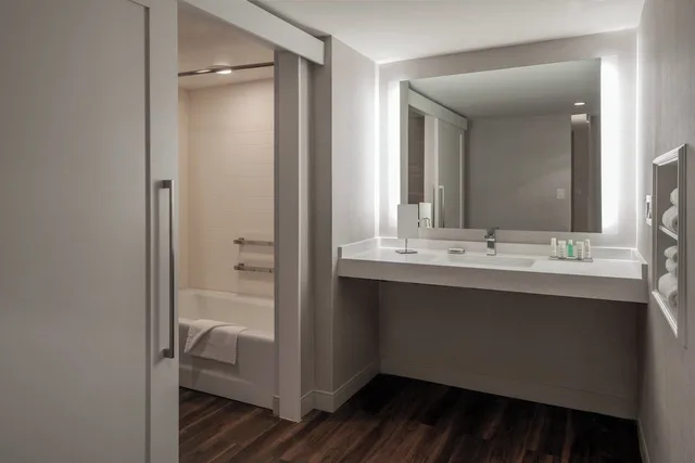 غرفة سوبيريور بسرير كينج لذوي الإعاقة، Marriott Tysons Corner 3/5