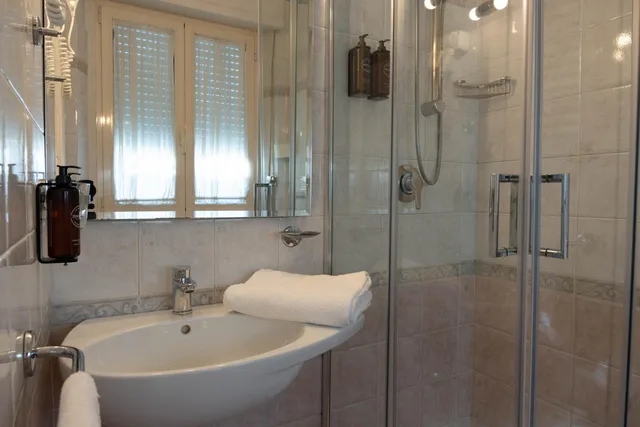 غرفة مفردة، Hotel London 7/10