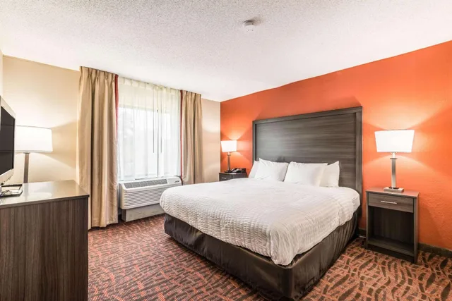 Junior Suite, Lake Norman Inn and Suites (ex Clarion) 7/10