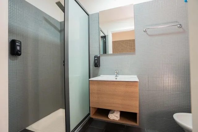 غرفة كومفورت رباعية بسرير كوين وسريرين منفصلين، Hotel Trieste 7/7