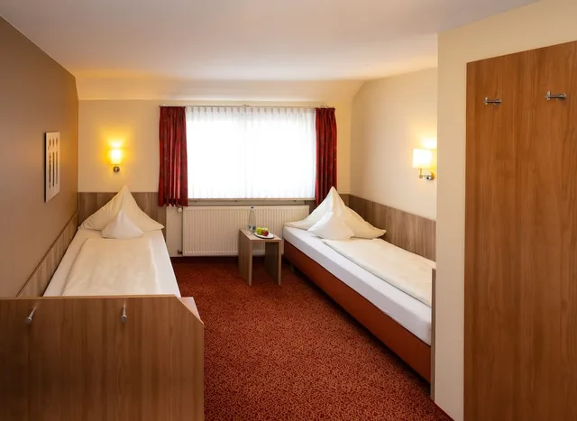 غرفة بسريرين منفصلين، Ambient Hotel Am Europakanal 3/4
