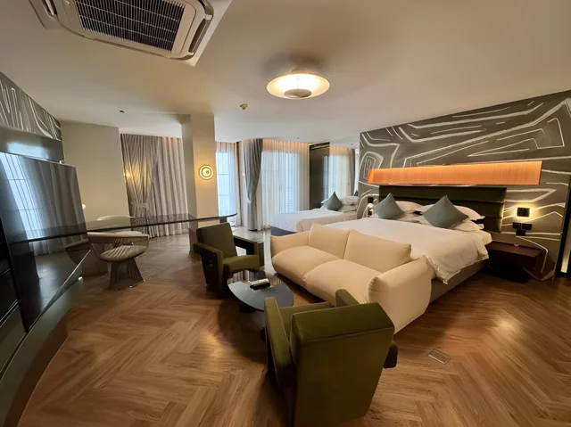 جناح جونيور، Hotel Sapin 2/3