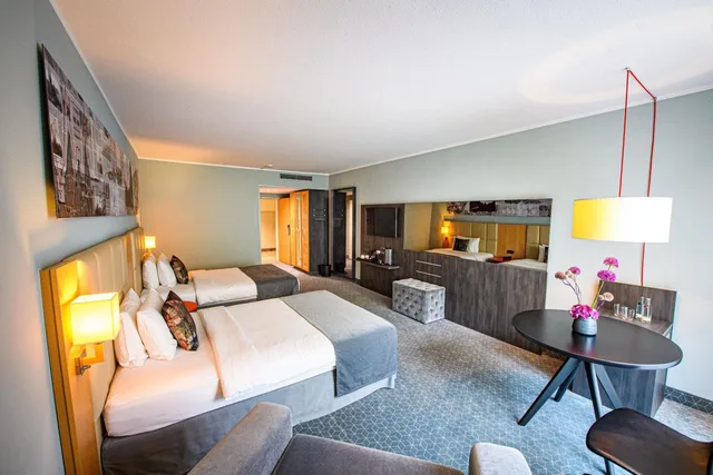 غرفة سوبيريور بسرير كينج وسريرين كوين، Holiday Inn Luebeck 2/5