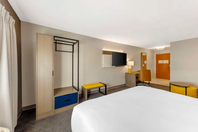 جناح بسرير كينج، Comfort Inn & Suites Oklahoma City, OK 1/4