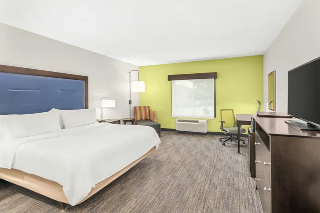 Room, King Bed, Accessible, Holiday Inn Express Hotel And Suites Wilmington Newark 2/3