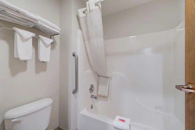 Standard, 2 Queen Beds, Econo Lodge Livingston Gateway To Yellowstone 7/8