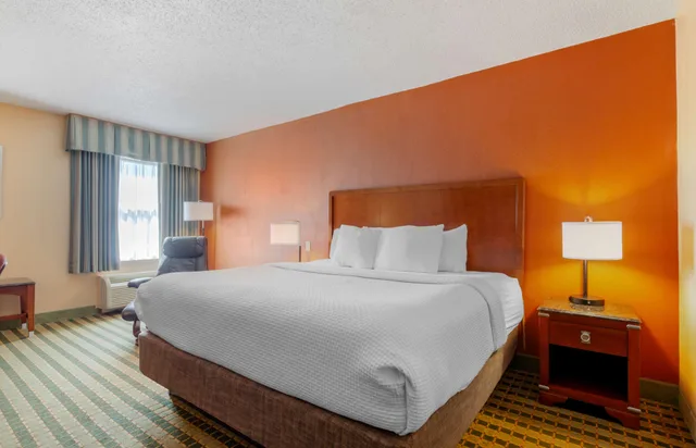 غرفة بسرير مزدوج لذوي الإعاقة، Best Western Plus Inn At Valley View 2/3