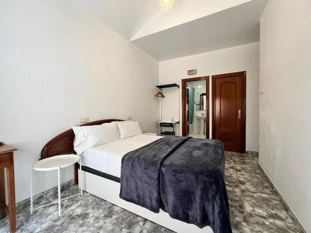 غرفة بسرير مزدوج بحمام خاص، Hostal Palacios Fuencarral 7/10