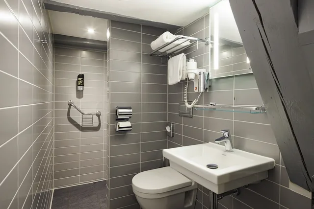 غرفة قياسية مفردة، Hotel CC 12/22