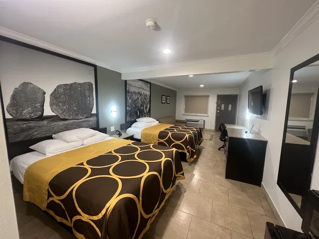 غرفة قياسية بسريرين كوين للمدخنين، Super 8 by Wyndham McAllen/Downtown/La Plaza Mall 6/10
