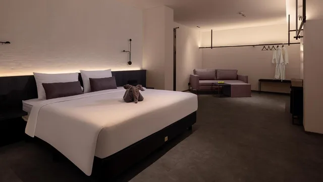 Suite, Balcony, REZ Hotel 4/10