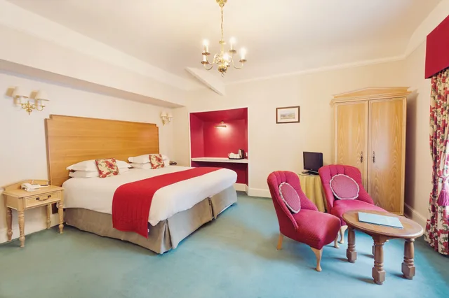 غرفة عائلية بسرير مزدوج وسريرين منفصلين، Briery Wood Country House Hotel 2/3