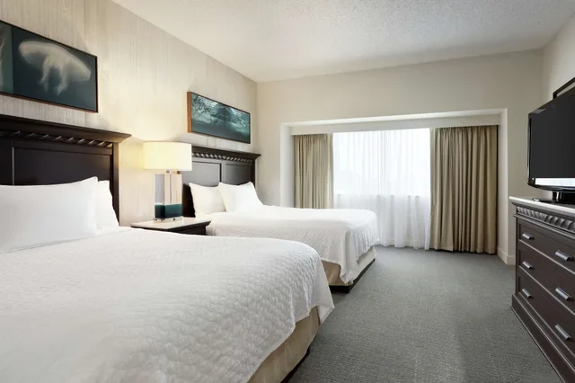 2 Bedrooms, Suite, 1 King and 2 Double Beds, 2 Bathrooms، Embassy Suites by Hilton Monterey Bay Seaside 1/4