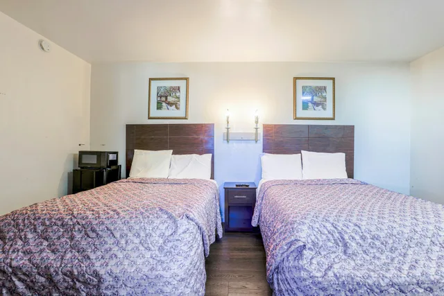 غرفة بسريرين مزدوجين، Whispering Pines by Hotel O Whitestone VA 2/5