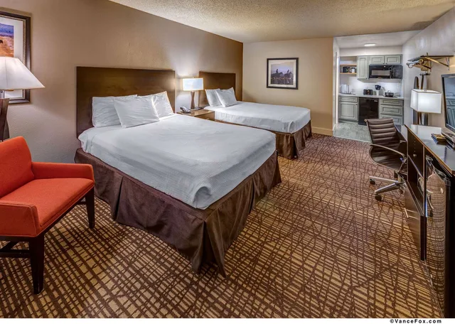 جناح عائلي بسريرين كوين مع أريكة بمطبخ، SureStay Hotel by Best Western Lovelock 1/2