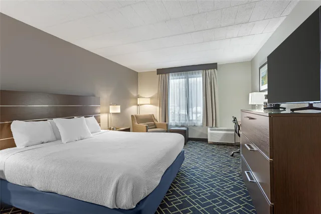 غرفة بسرير كينج بحوض استحمام لذوي الإعاقة، Best Western Hunt's Landing Hotel Matamoras/Milford 2/4