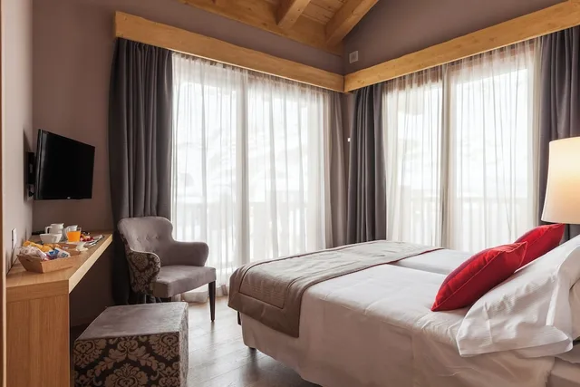 2 Bedrooms, Exclusive, Master, Suite, Twin Beds, Queen Bed, Sofa، Hotel Excelsior Planet 5/10