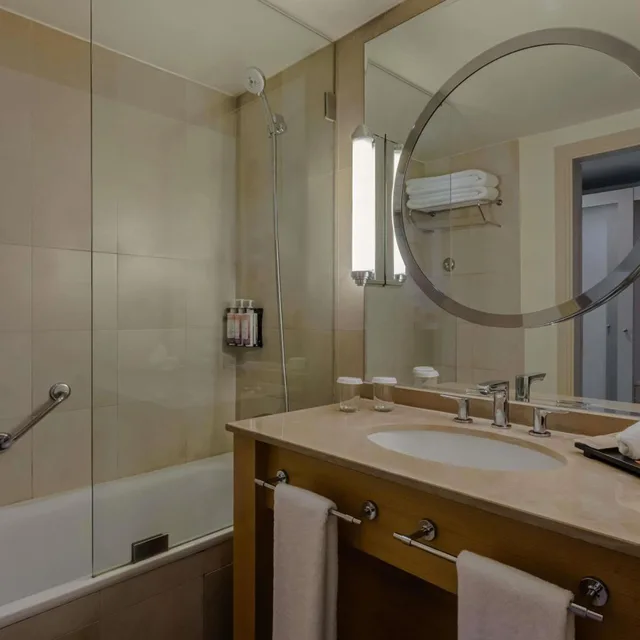 غرفة متصلة عائلية، Movenpick Hotel Beirut 9/10