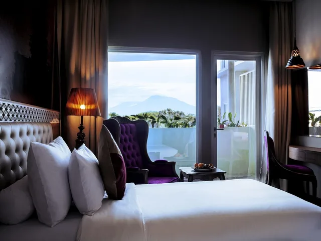 غرفة سوبيريور بسرير كوين بشرفة، Grand Mercure Yogyakarta Adi Sucipto 2/5