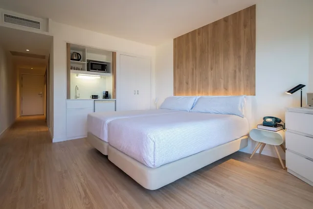 Beach House, Suite, Innside by Melia Wave Calvia 3/9