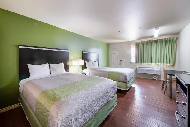 2 Bedrooms, Comfort, 2 Queen Beds, Motel 6 Floresville Tx 3/6