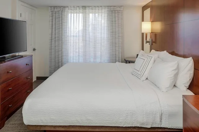 جناح بسرير كينج بغرفة نوم واحدة مع أريكة لذوي الإعاقة، Residence Inn Portsmouth 1/2