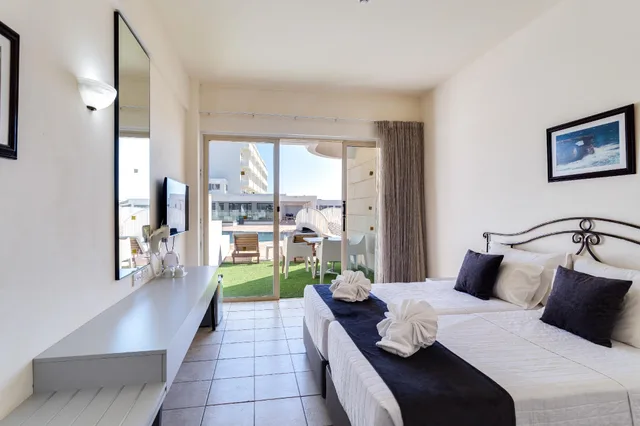 غرفة بإطلالة على المسبح، Piere Anne Beach Hotel 1/1