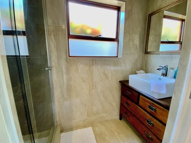 Room, 4 People, Queen Bed, Large، Goblin S Mead 6/8