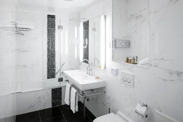 Suite, Queen Bed, Partial Lake View, Balcony، Grand Hotel Suisse Majestic 5/7