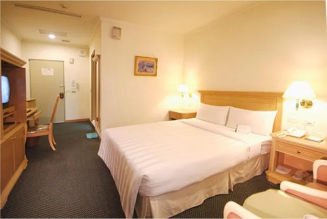 Standard, Double Bed, No Window، Cambridge Yang Kang Hotel 2/3