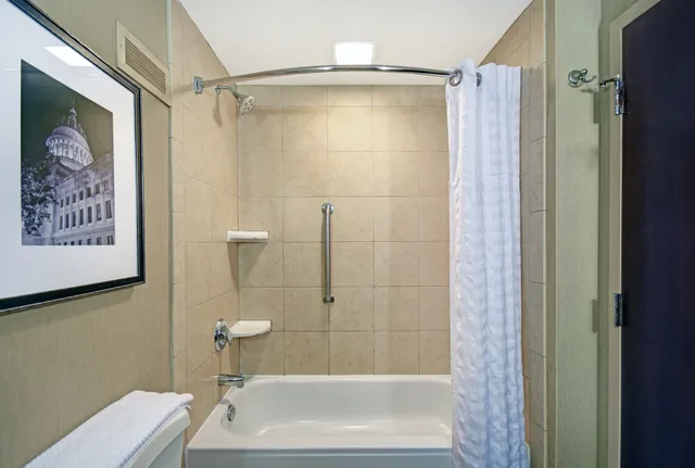 Wellness, Premium, Suite, King Bed، Embassy Suites Charleston 3/3