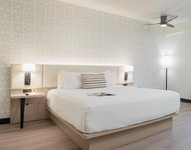 Courtyard, King Bed، Palm Mountain Resort & Spa 1/2
