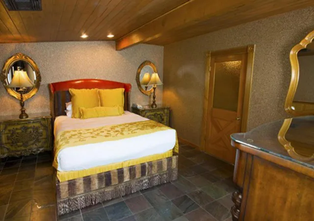 Select، Madonna Inn 1/1
