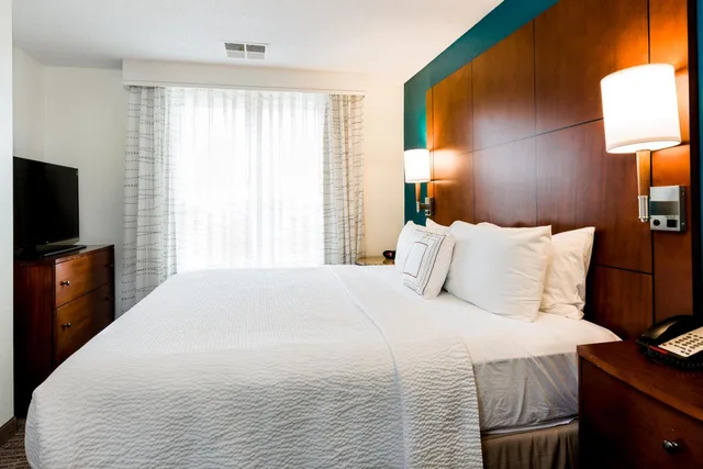 جناح بسرير كينج بغرفة نوم واحدة مع أريكة، Residence Inn Florence 2/4