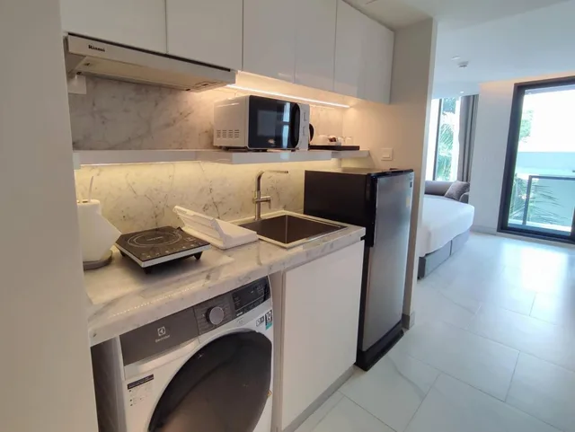 غرفة بسريرين منفصلين بشرفة، Ashley Hotel BKK 2/2