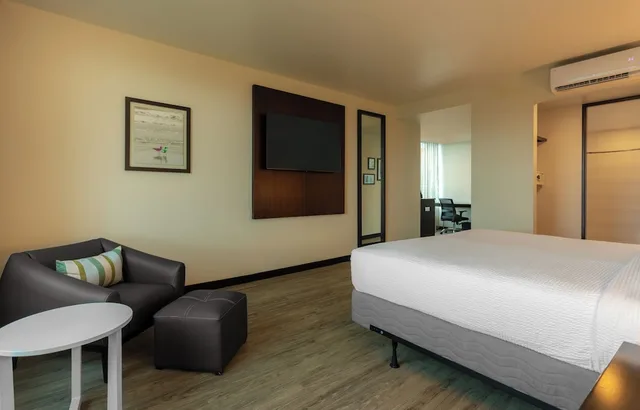 غرفة ديلوكس بسرير مزدوج، Four Points by Sheraton San Jose Sabana 6/10