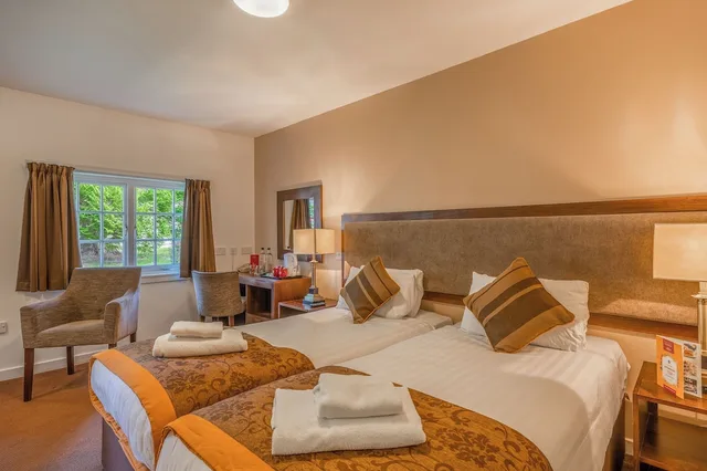 Courtyard, Twin Beds, Outdoor Building، Muthu Newton Hotel 6/10