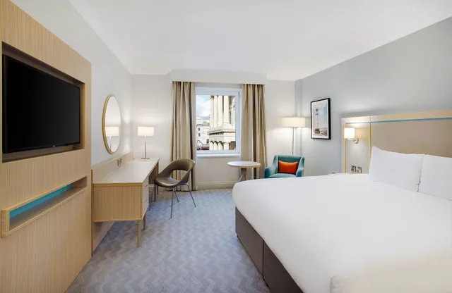 غرفة سوبيريور بسرير كينج بإطلالة جزئية على البحر، Leonardo Royal Hotel Brighton Waterfront 3/10