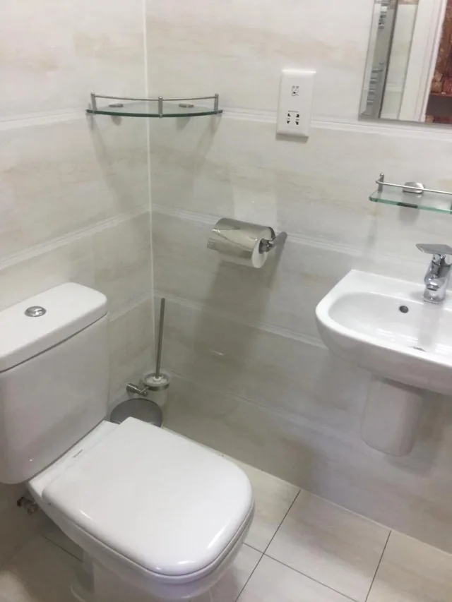 غرفة رباعية، White House Hotel London 9/10