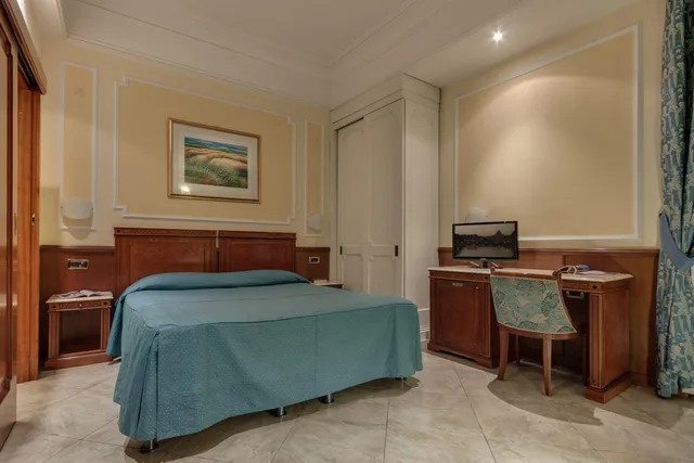 غرفة رباعية، Hotel Borromeo 3/7