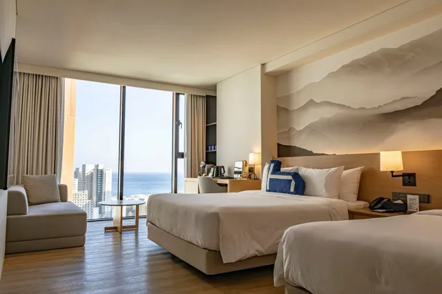 Escape, Deluxe, 1 Queen and 1 Single Bed, Partial Ocean View, Homm Marina Sokcho 2/5