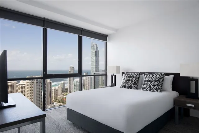 1 Bedroom, Spa, Apartment، Mantra Circle on Cavill Surfers Paradise 1/2