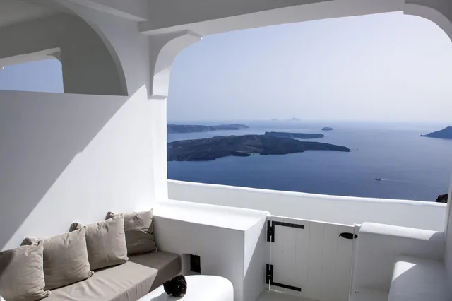 suite, jetted tub, ground floor, Andronikos Santorini 2/9
