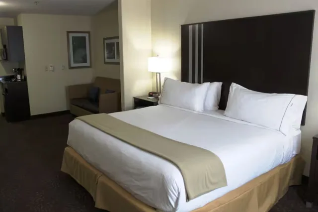 جناح بسرير كينج، HOLIDAY INN EXPRESS YORKTON EAST 1/2