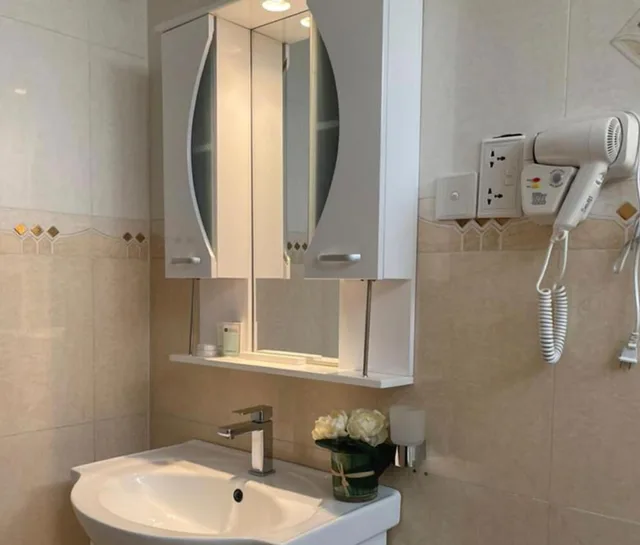 غرفة بسريرين منفصلين، Airport West Hotel 10/10