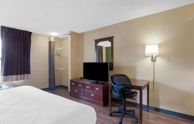 غرفة بسرير كوين بمطبخ، Studio6 Suites Jackson Ridgeland MS 7/10
