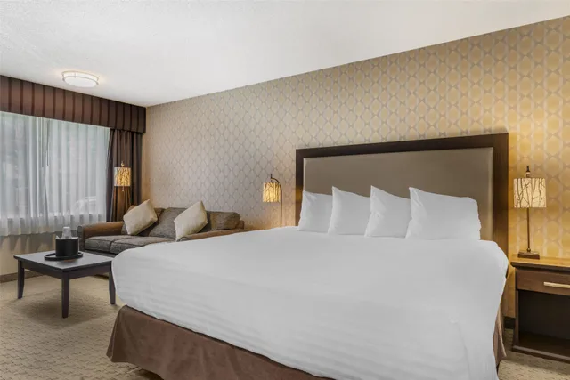 Executive, King Bed, Best Western Plus Country Meadows Inn 2/6