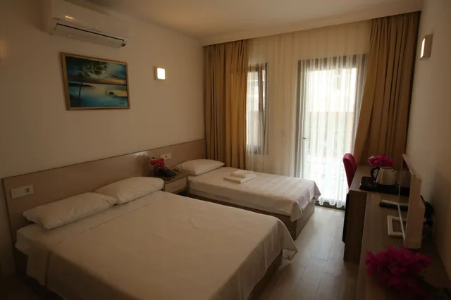 غرفة قياسية ثلاثية بسرير مزدوج وسرير فردي، Aria Doria Otel 2/10