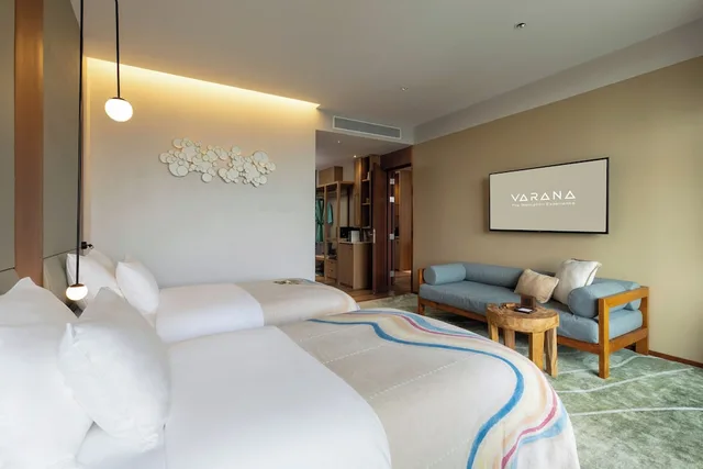 غرفة متصلة بسرير كينج وسريرين منفصلين بإطلالة على البحر، Varana Hotel 8/10